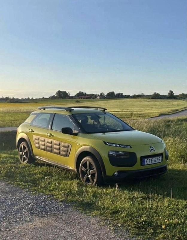 Gul Begagnad 2015 Citroën C4 Cactus PureTech Halvkombi | 55 000 kr (Bra pris) - Bild 1/4