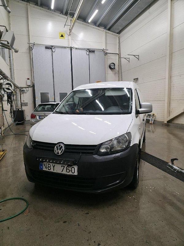 Vit Begagnad 2013 VW Caddy Maxi Minibuss | 55 000 kr (Marknadspris) - Bild 1/4