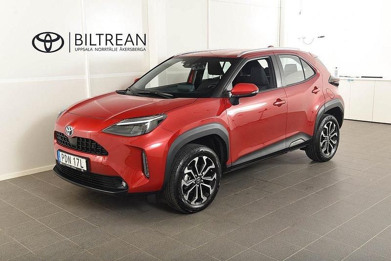 Röd Begagnad 2022 Toyota Yaris Cross Active SUV | 274 900 kr (Marknadspris) - Bild 1/4