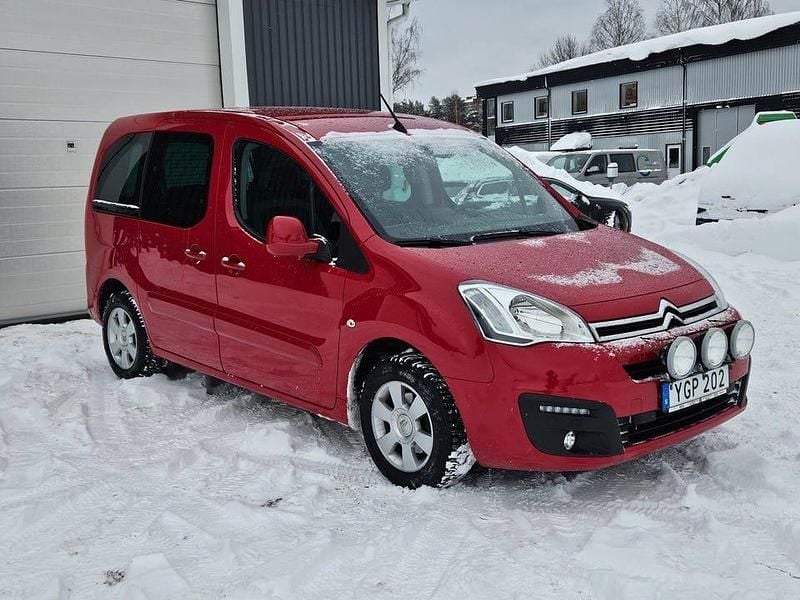 Röd Begagnad 2016 Citroën Berlingo Minibuss | 109 000 kr (Lite dyr) - Bild 1/4