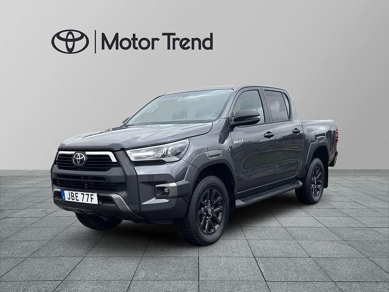 Mörkgrå (grå) Begagnad 2025 Toyota HiLux Pickup | 646 775 kr (Bra pris) - Bild 1/4