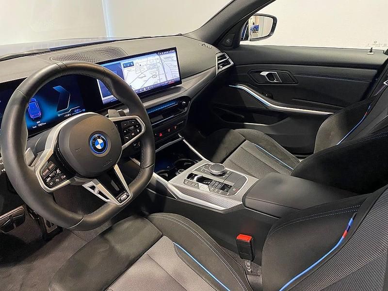Begagnad BMW 330e M Sport 184 HK (135 kW) 2024 Blå Sedan
