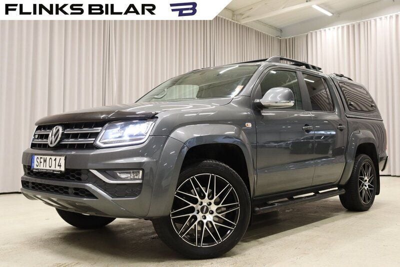 Grå (indiumgrå metallic) Begagnad 2018 VW Amarok Pickup | 379 900 kr (Marknadspris) - Bild 1/4