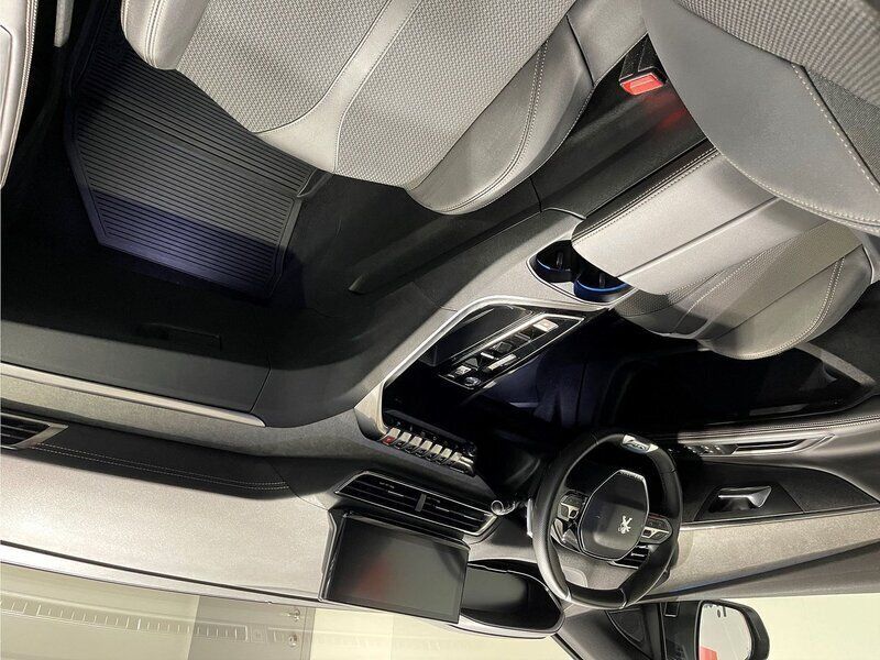 Begagnad Peugeot 5008 GTi 131 HK (96 kW) 2023 Svart Minibuss