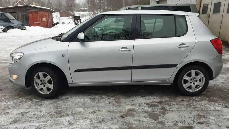 Begagnad Skoda Fabia Elegance 86 HK (63 kW) 2011 Silver