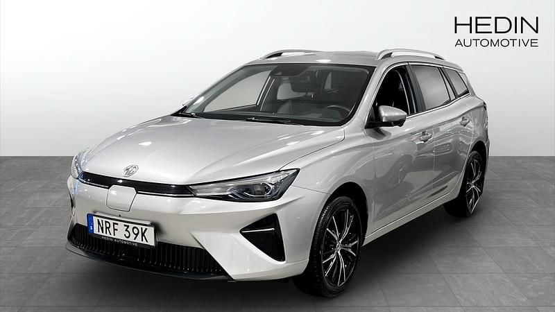 Grå Begagnad 2022 MG MG5 EV Kombi | 224 900 kr (Marknadspris) - Bild 1/4