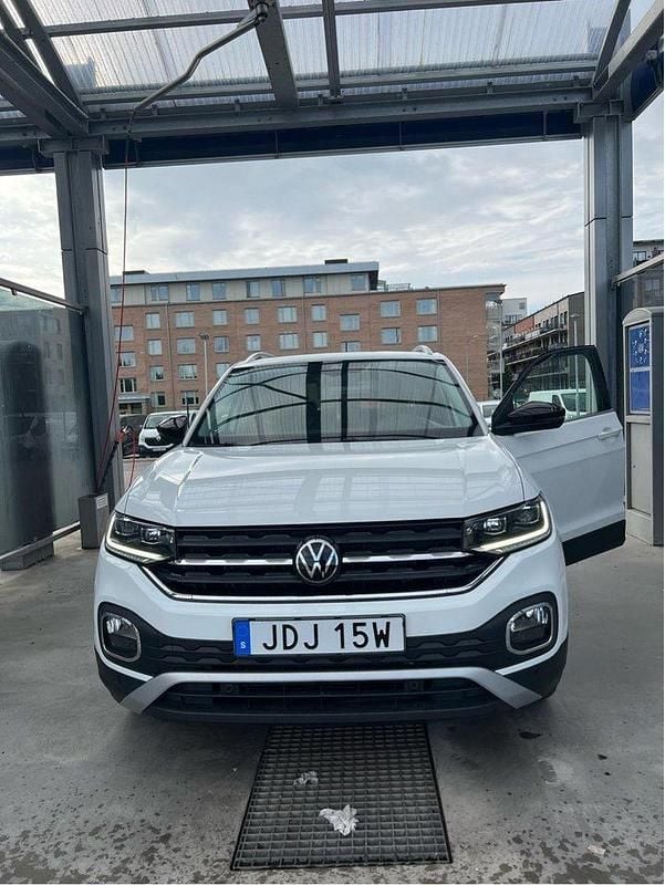 Vit Begagnad 2023 VW T-Cross GT SUV | 245 000 kr (Marknadspris) - Bild 1/4