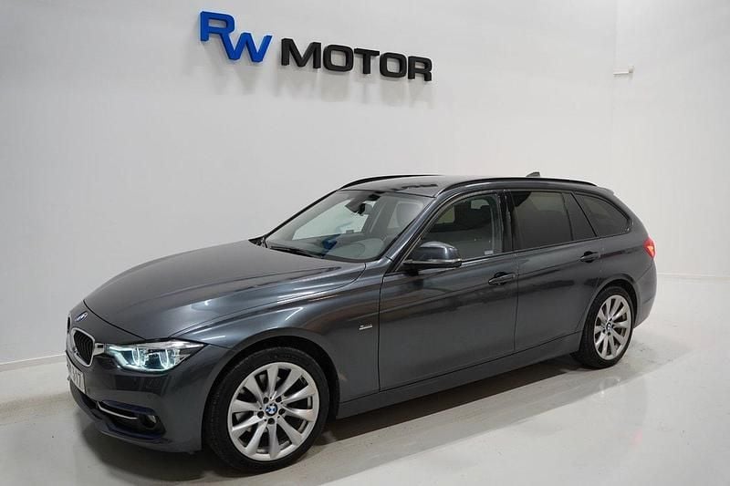 Grå Begagnad 2016 BMW 320 Sport Line Kombi | 219 900 kr (Marknadspris) - Bild 1/4