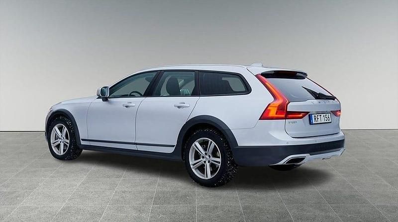 Begagnad Volvo V90 CC Momentum 193 HK (141 kW) 2018 Silver Kombi