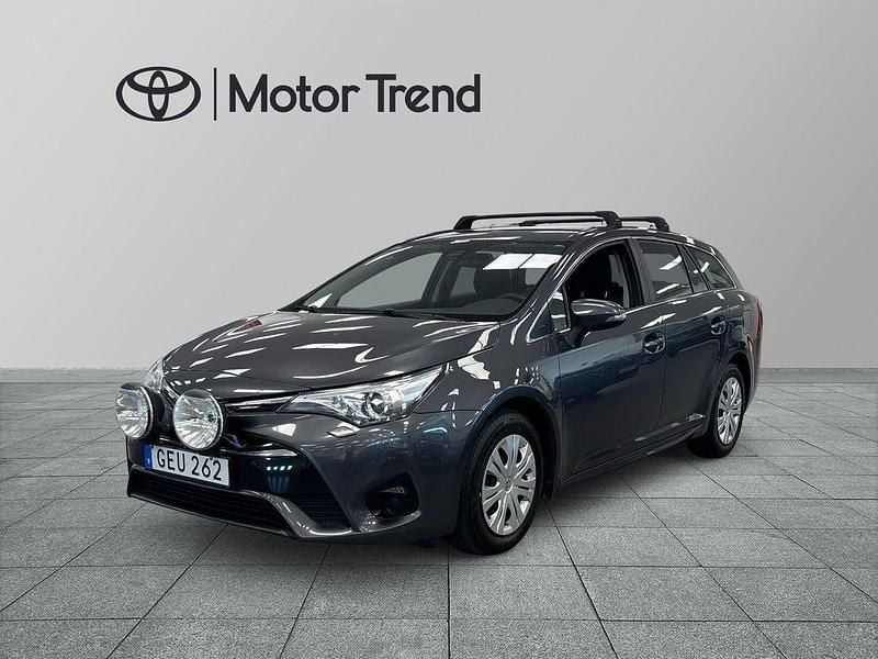 Mörkgrå (grå) Begagnad 2016 Toyota Avensis Kombi | 129 000 kr (Bra pris) - Bild 1/4