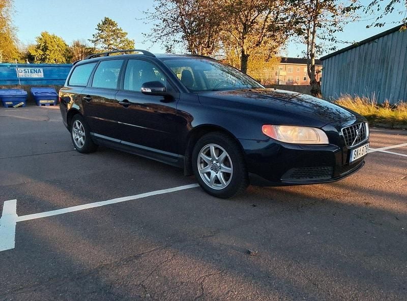Blå Begagnad 2008 Volvo V70 Kinetic Kombi | 48 000 kr (Bra pris) - Bild 1/4
