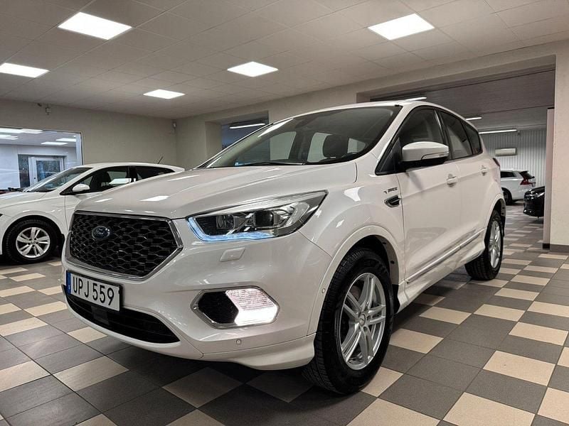 Vit Begagnad 2018 Ford Kuga Vignale SUV | 169 800 kr (Marknadspris) - Bild 1/4