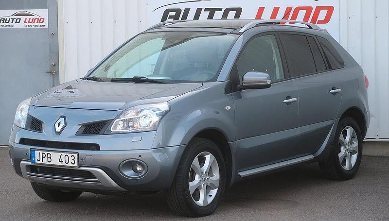 Grå (gråmetallic) Begagnad 2008 Renault Koleos SUV | 69 900 kr (Marknadspris) - Bild 1/4