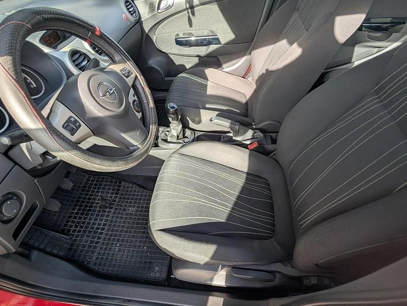 Röd Begagnad 2007 Opel Corsa Halvkombi | 33 000 kr (Marknadspris) - Bild 1/4