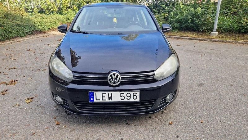 Svart Begagnad 2011 VW Golf VI Halvkombi | 58 500 kr (Marknadspris) - Bild 1/4