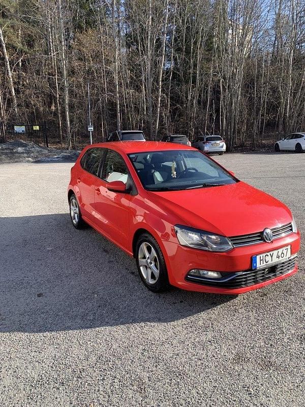 Röd Begagnad 2016 VW Polo Halvkombi | 73 500 kr (Marknadspris) - Bild 1/4