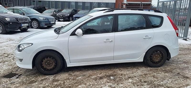 Begagnad Hyundai i30 126 HK (92 kW) 2010 Vit Kombi
