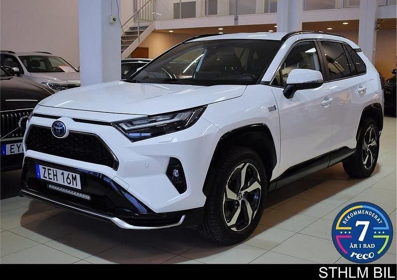 Vit Begagnad 2022 Toyota RAV4 Edition | 384 900 kr (Marknadspris) - Bild 1/4