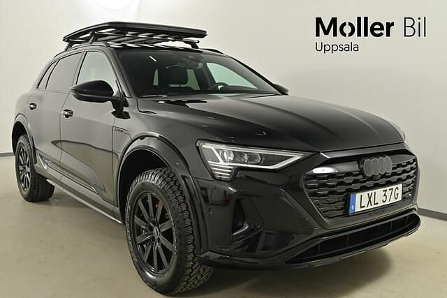 Mytsvart metallic Begagnad 2024 Audi Q8 e-tron S-Line SUV | 799 000 kr (Dyr) - Bild 1/4