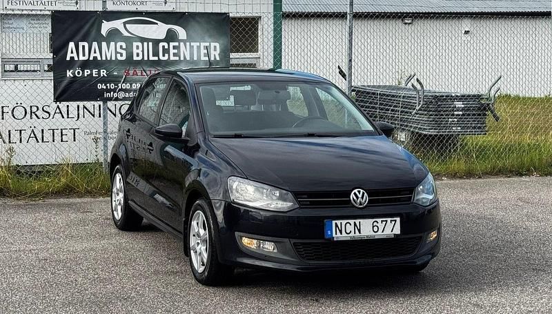 Svart Begagnad 2012 VW Polo Halvkombi | 59 600 kr (Marknadspris) - Bild 1/4