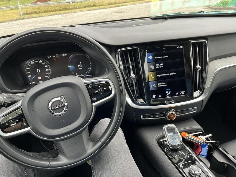 Begagnad 2021 Volvo V60 Inscription Kombi | 340 000 kr (Marknadspris) - Bild 1/4