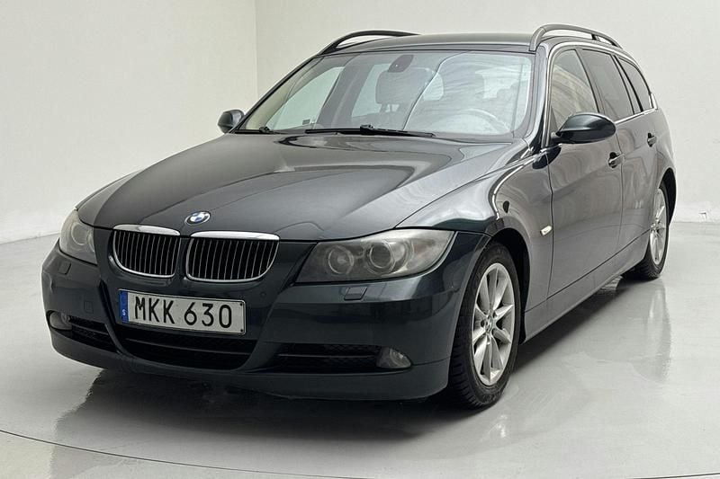Begagnad BMW 325 Advantage 218 HK (160 kW) 2006 Mörkgrön Kombi