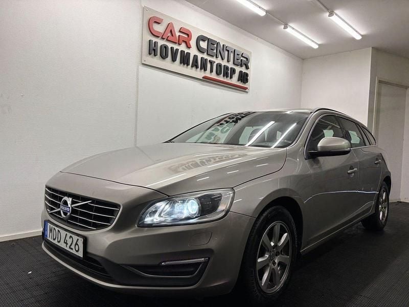 Ljusbrun Begagnad 2015 Volvo V60 Momentum Kombi | 89 900 kr (Marknadspris) - Bild 1/4