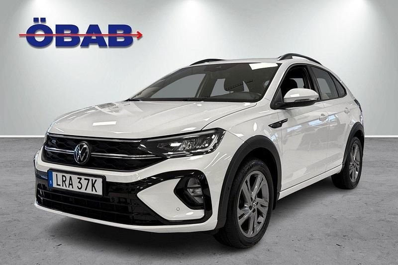 Vit Begagnad 2023 VW Taigo R-line SUV | 244 000 kr (Marknadspris) - Bild 1/4