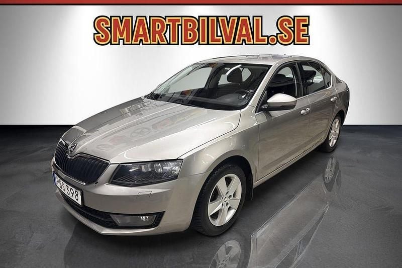 Beigemetallic Begagnad 2017 Skoda Octavia Style Kombi | 139 900 kr (Marknadspris) - Bild 1/4