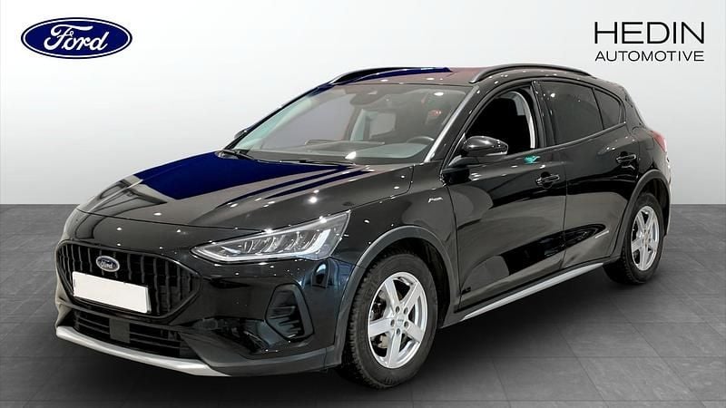 Svart Begagnad 2023 Ford Focus Active | 189 900 kr - Bild 1/4