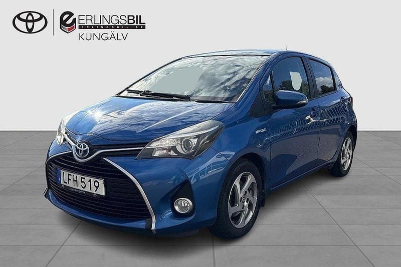 Blå Begagnad 2015 Toyota Yaris Hybrid Edition Halvkombi | 129 900 kr (Marknadspris) - Bild 1/4