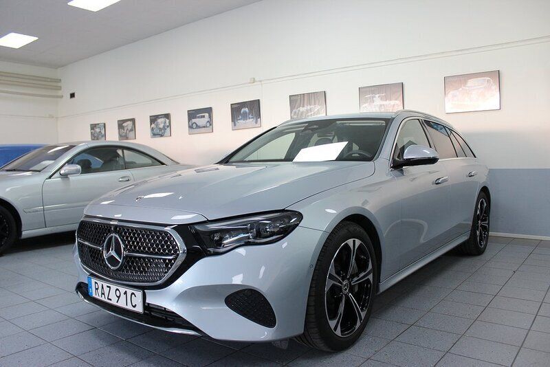 Silver Begagnad 2023 Mercedes E300 Advanced Plus Kombi | 619 900 kr (Bra pris) - Bild 1/4