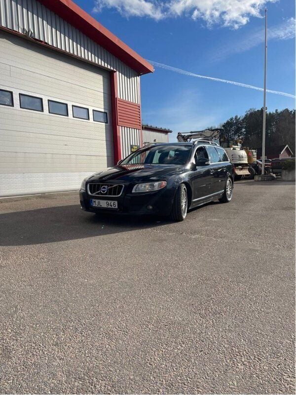 Svart Begagnad 2011 Volvo V70 Kombi | 55 000 kr (Bra pris) - Bild 1/4