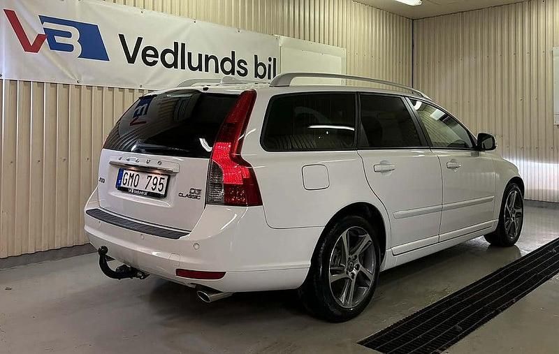 Begagnad Volvo V50 Momentum 150 HK (110 kW) 2011 Vit Kombi