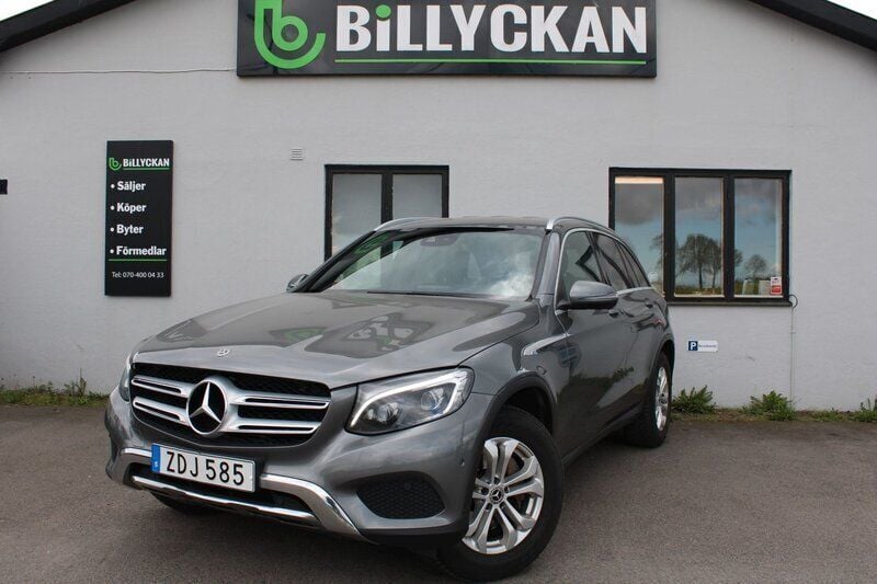 Grå Begagnad 2017 Mercedes GLC350 AMG SUV | 299 900 kr (Marknadspris) - Bild 1/4