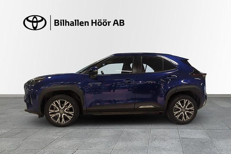 Begagnad Toyota Yaris Cross Active 92 HK (67 kW) 2023 Mörkblå SUV
