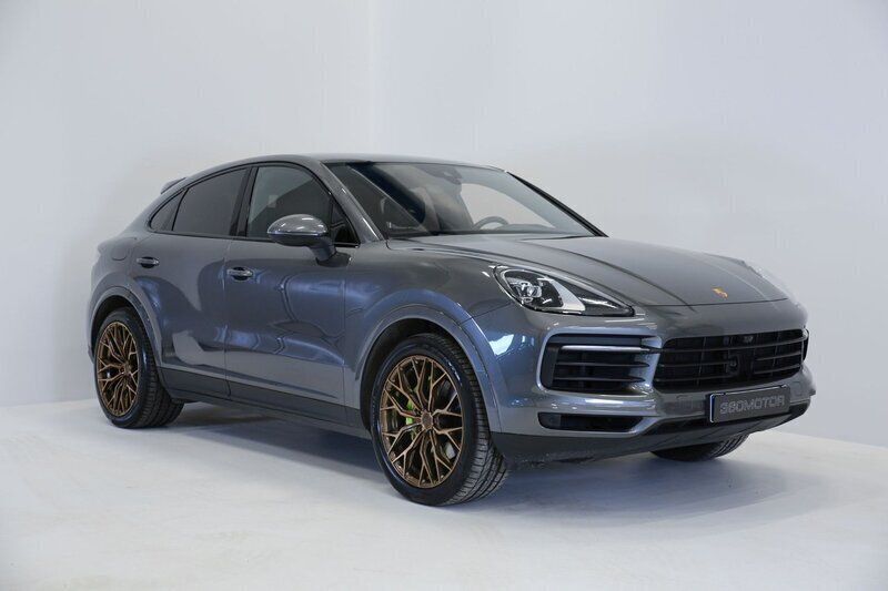 Grå Begagnad 2020 Porsche Cayenne SUV | 799 900 kr (Dyr) - Bild 1/4