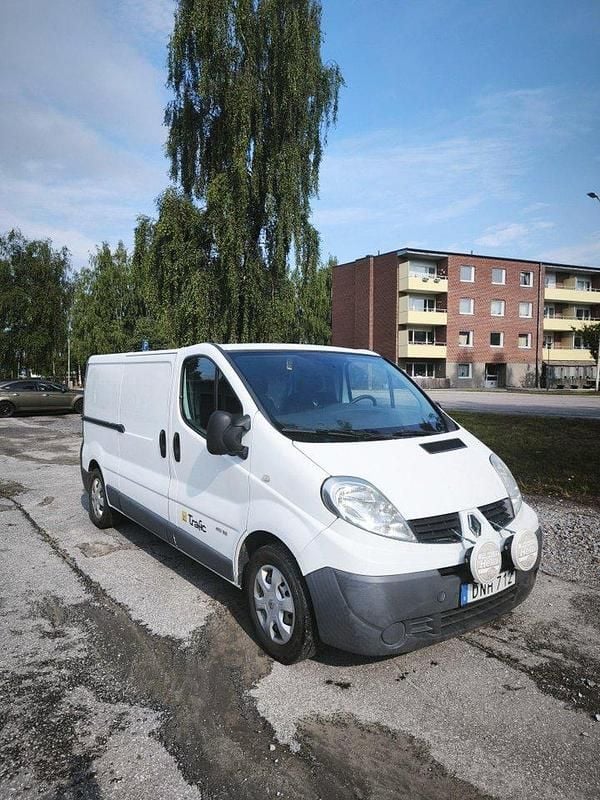 Vit Begagnad 2011 Renault Trafic Van | 66 000 kr (Marknadspris) - Bild 1/4