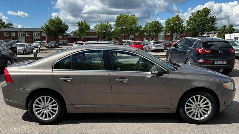 Grå Begagnad 2007 Volvo S80 Momentum Sedan | 49 000 kr (Marknadspris) - Bild 1/4