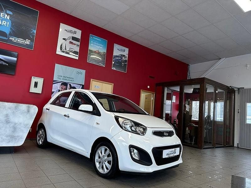 Begagnad Kia Picanto 68 HK (50 kW) 2012 Vit Halvkombi