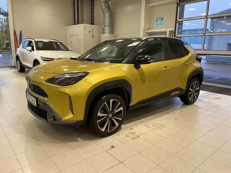 Gul Begagnad 2022 Toyota Yaris Cross SUV | 309 900 kr - Bild 1/1
