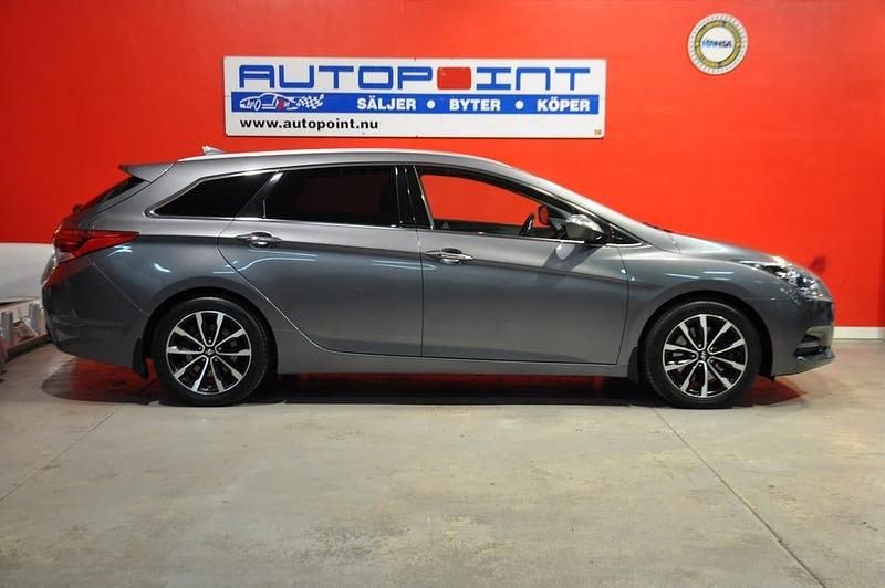 Begagnad Hyundai i40 141 HK (103 kW) 2016 Silver (gråmetallic) Kombi