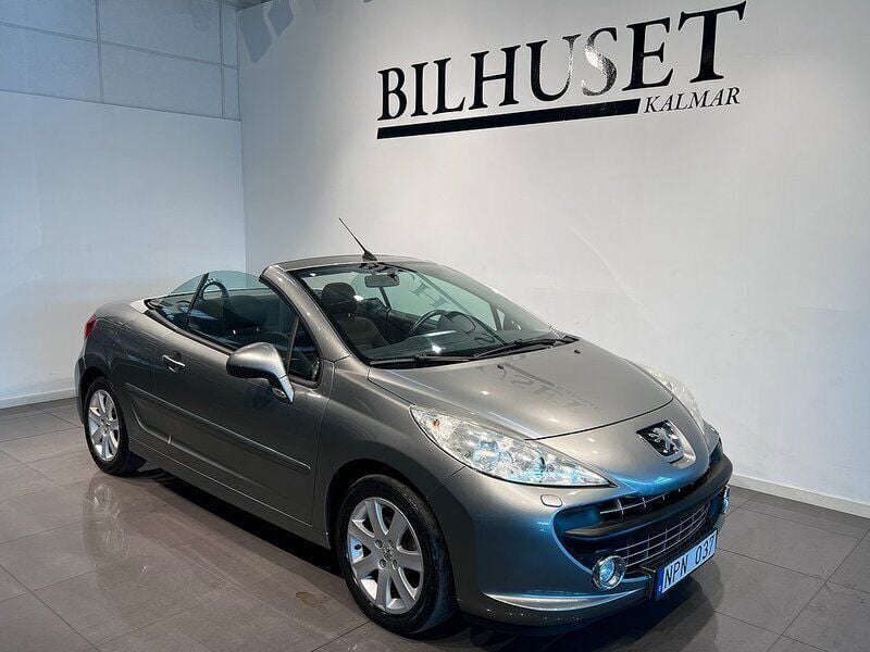 Ljusgrå Begagnad 2009 Peugeot 207 CC Cab | 69 900 kr (Lite dyr) - Bild 1/4