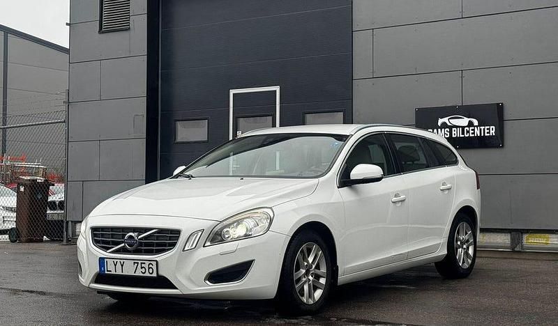 Begagnad Volvo V60 Summum 116 HK (85 kW) 2012 Vit Kombi