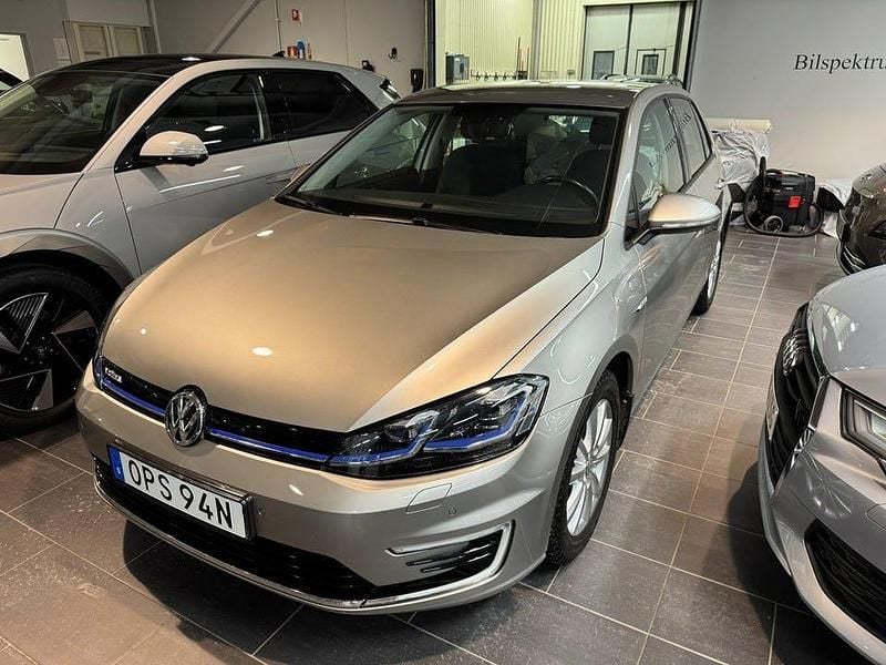 Silver Begagnad 2020 VW e-Golf Halvkombi | 199 900 kr (Marknadspris) - Bild 1/4