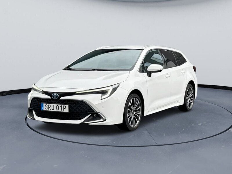 Vit Begagnad 2023 Toyota Corolla Plus Kombi | 299 900 kr (Marknadspris) - Bild 1/4
