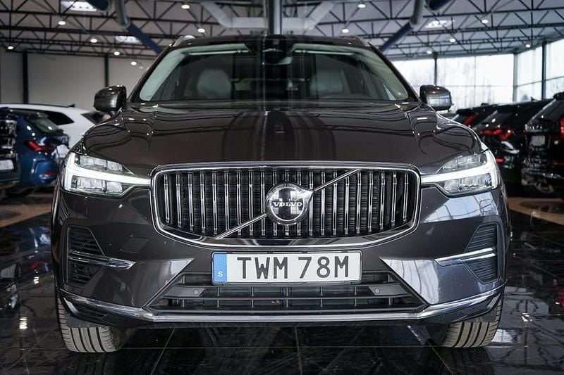 Begagnad Volvo XC60 Momentum 350 HK (257 kW) 2022 Grå SUV