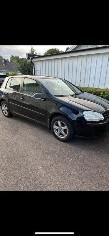 Svart Begagnad 2007 VW Golf V Trendline Halvkombi | 45 000 kr (Marknadspris) - Bild 1/3