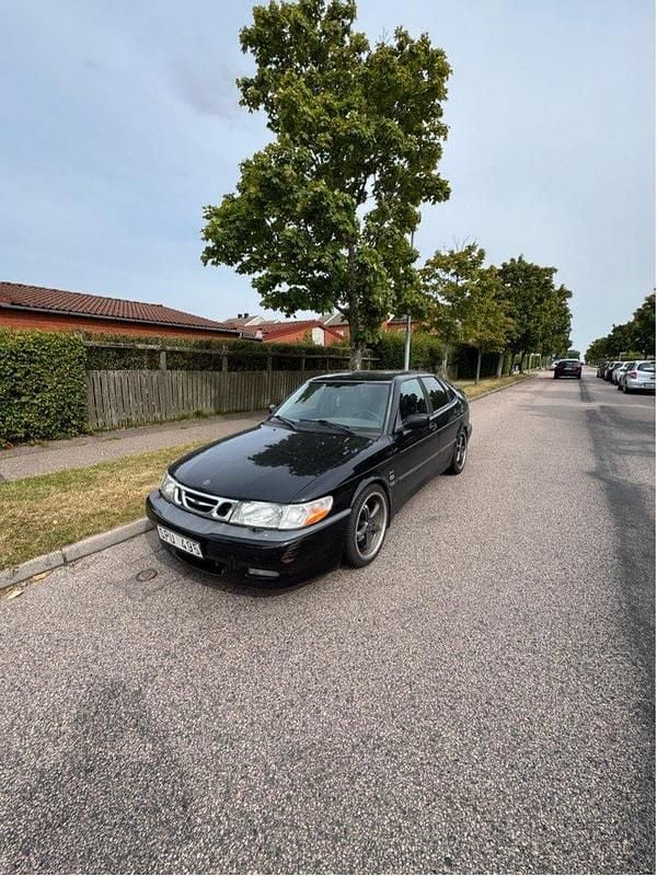 Svart Begagnad 2001 Saab 9-3 Aero Halvkombi | 25 000 kr (Dyr) - Bild 1/4