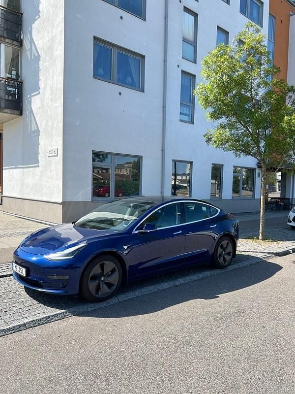 Begagnad 2020 Tesla Model 3 Long Range AWD Sedan | 229 000 kr (Marknadspris) - Bild 1/4